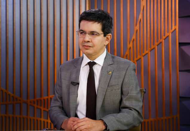 Poder em Foco recebe o senador Randolfe Rodrigues neste domingo (8)