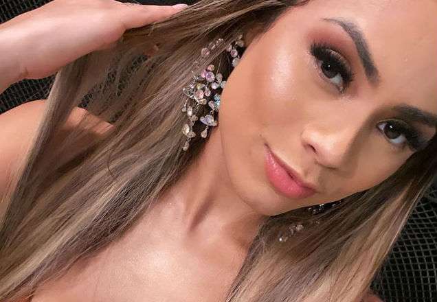 Lexa levanta camiseta e mostra abdômen invejável após perder 12 kg
