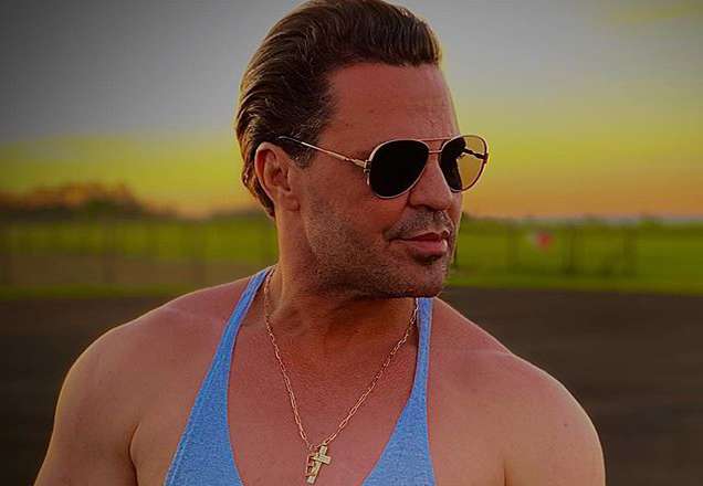 Qual a coisa mais divertida que você já fez sem rir? Eduardo Costa dá resposta picante