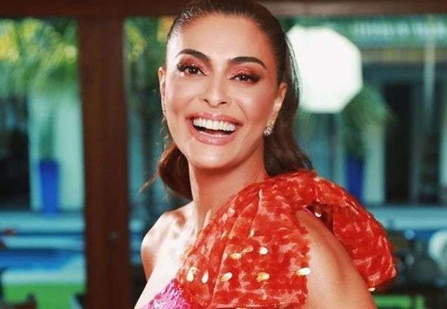 Após polêmica com atriz famosa, Juliana Paes chora ao receber o primeiro troféu no Faustão