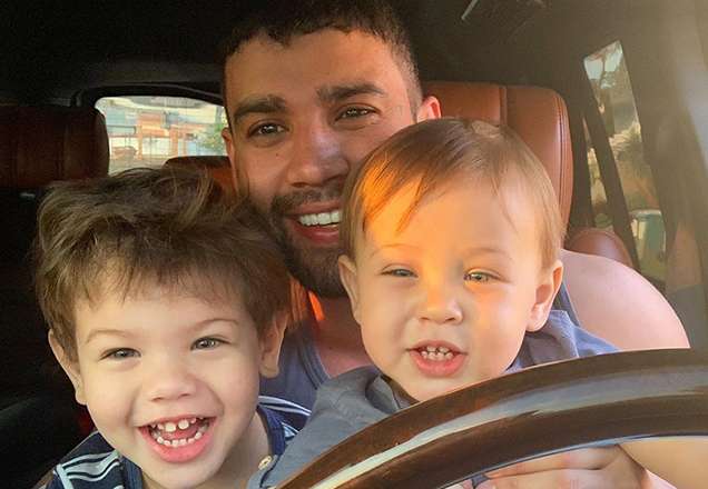 Gusttavo Lima mostra filho tocando piano e encanta seguidores