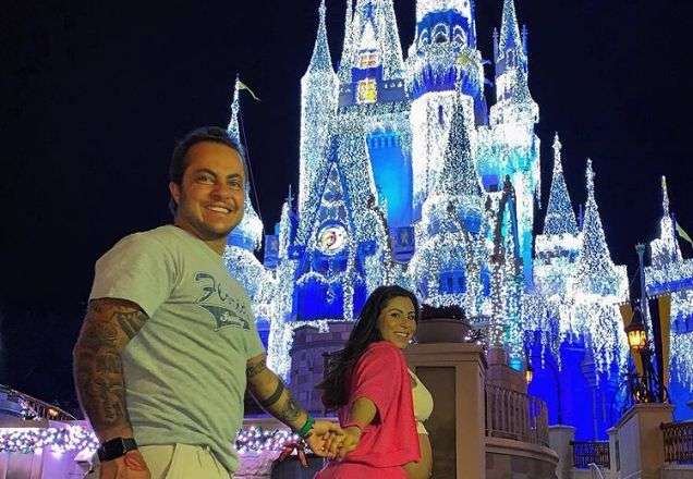 À espera de Bento, esposa de Thammy Miranda mostra o barrigão e internet comemora