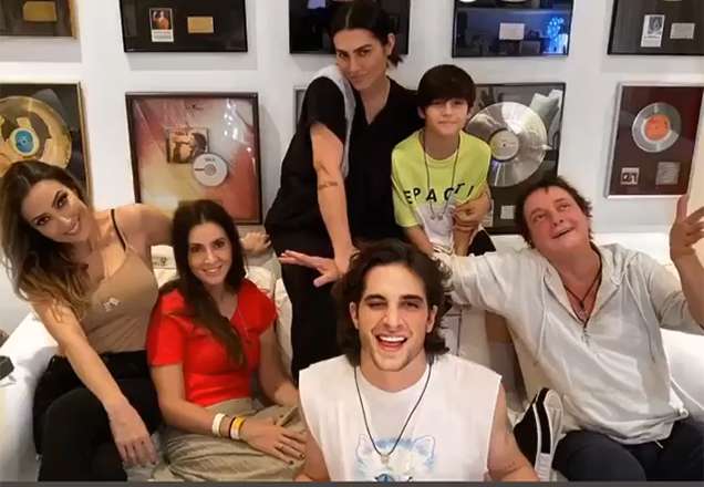 Fábio Jr. reúne os cinco filhos em Natal antecipado