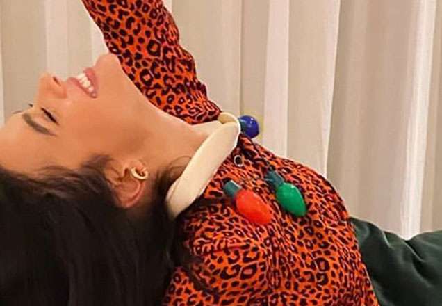 Bruna Marquezine usa lookinho de R$ 13 mil durante a ceia de Natal