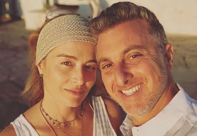 Luciano Huck ostenta ao presentear funcionários no Natal