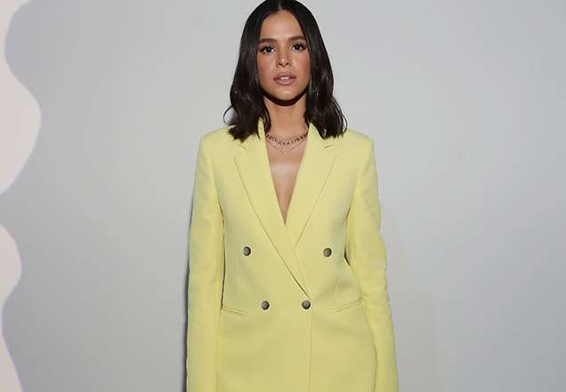 Bruna Marquezine usa look de R$ 13 mil reais em ceia de Natal