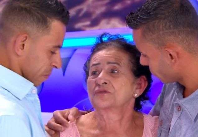 Após ser mantida em "cárcere privado", mãe de 70 anos reencontra filhos após 25 anos