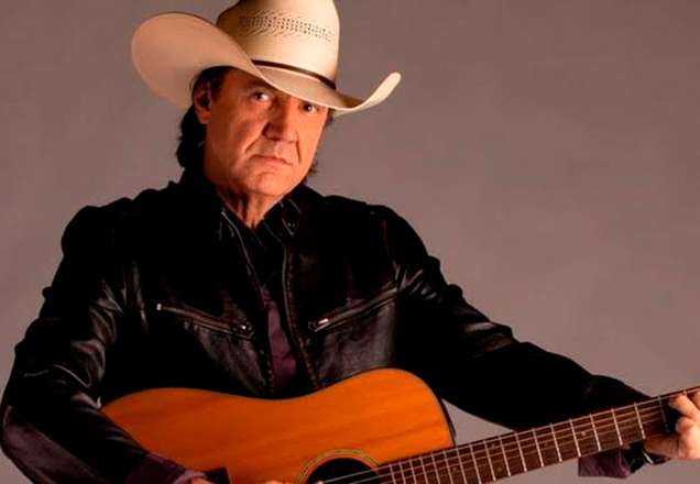Cantor sertanejo sofre infarto durante show e morre
