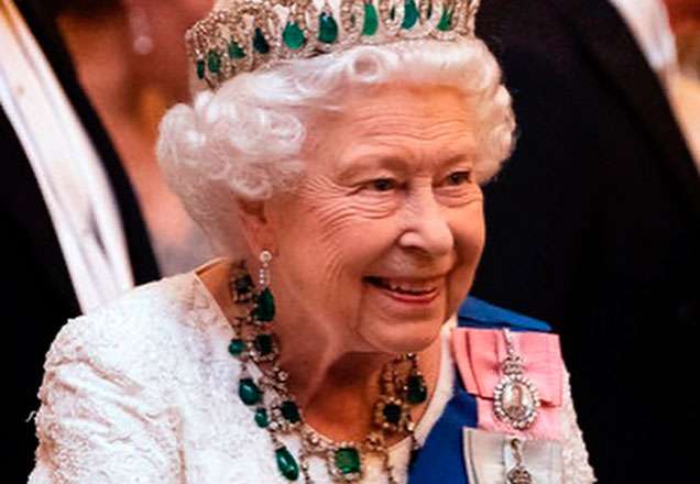 Depois de 4 anos, Palácio de Buckingham divulga nova foto da linha de sucessão ao trono britânico