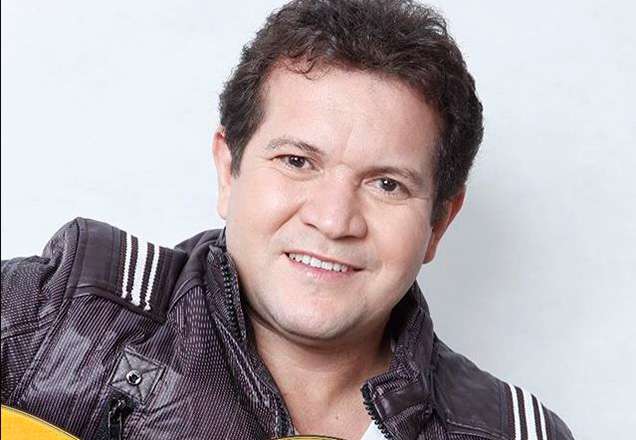 Novo visual! Ximbinha aposta em implante capilar e mostra o resultado