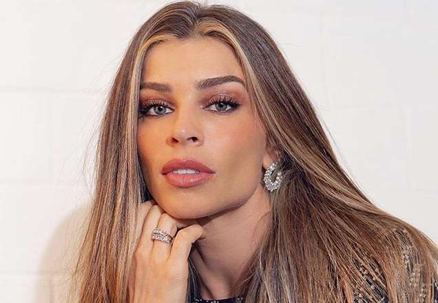 Grazi Massafera ganha animal de estimação de Caio Castro