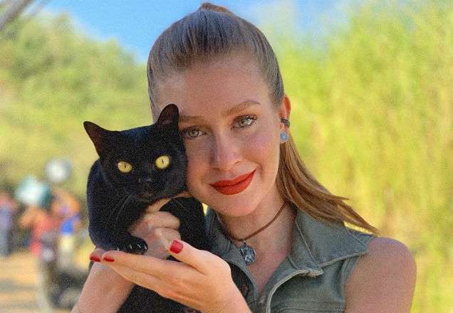 Marina Ruy Barbosa se torna madrinha de instituto de adoção animal