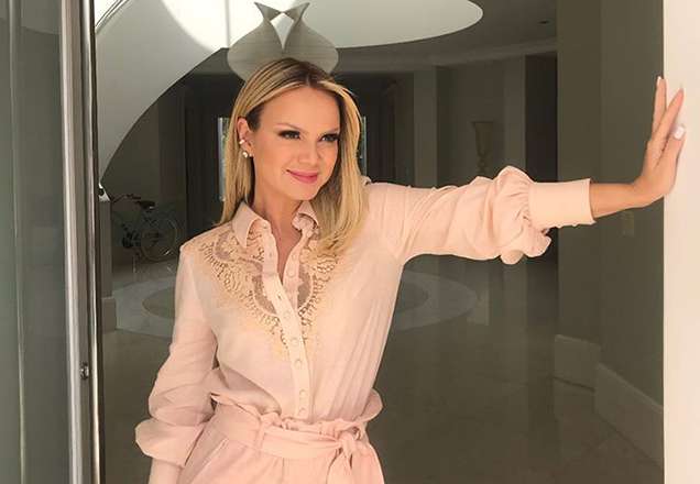 Vestido e calça? Eliana inova na escolha e estampa animal print é o auge do look