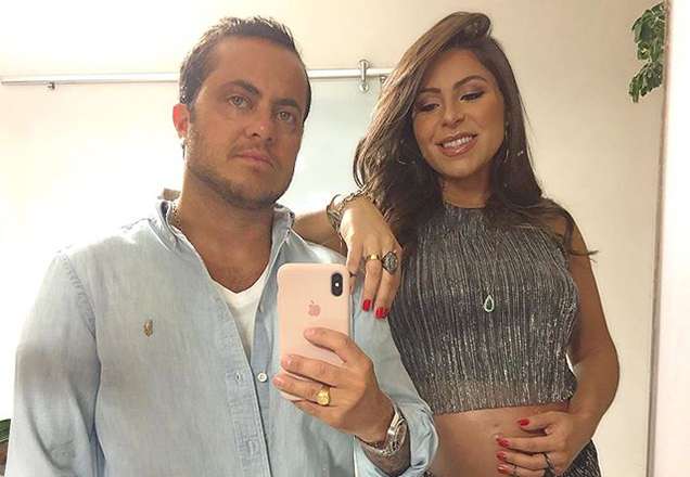 Fofos! Andressa Ferreira compartilha Thammy dando banho em Bento