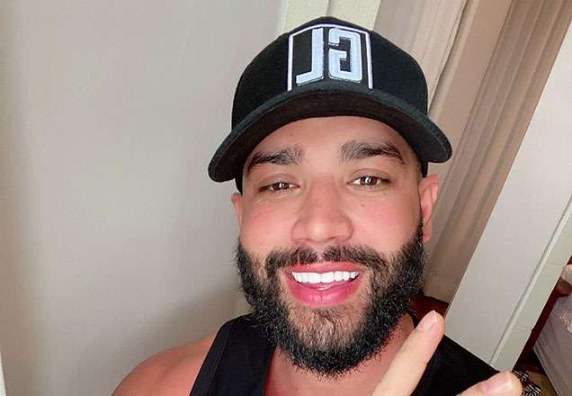Gusttavo Lima radicaliza o visual, raspa o cabelo e fã desaprova: "não gostei"
