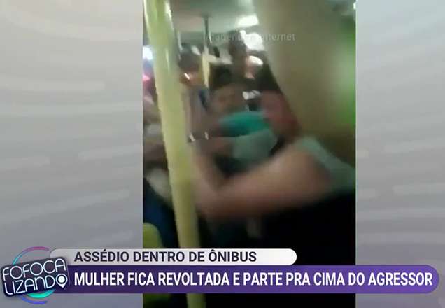 Mulher é assediada dentro de ônibus, se revolta e ataca agressor