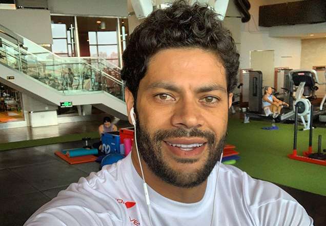 Mãe de ex-sobrinha e atual namorada de Hulk Paraíba é hospitalizada após confusão na família