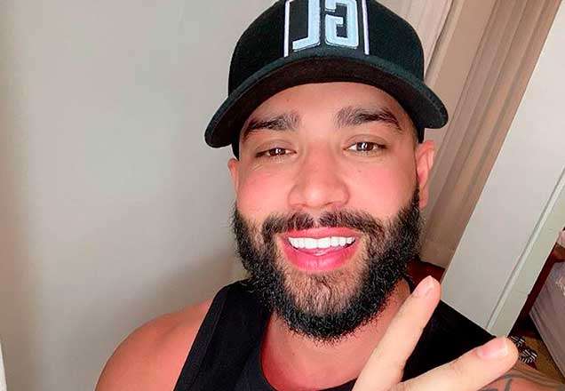 Palco de Gusttavo Lima pega fogo durante show do cantor