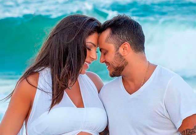 Thammy Miranda e a esposa fazem ensaio do filho recém-nascido