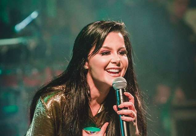 Maraisa surge em clima de romance com novo namorado