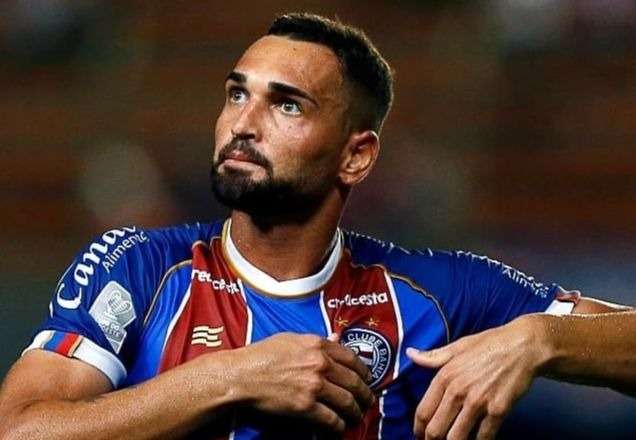 Gilberto comemorando seu gol contra o Imperatriz-MA