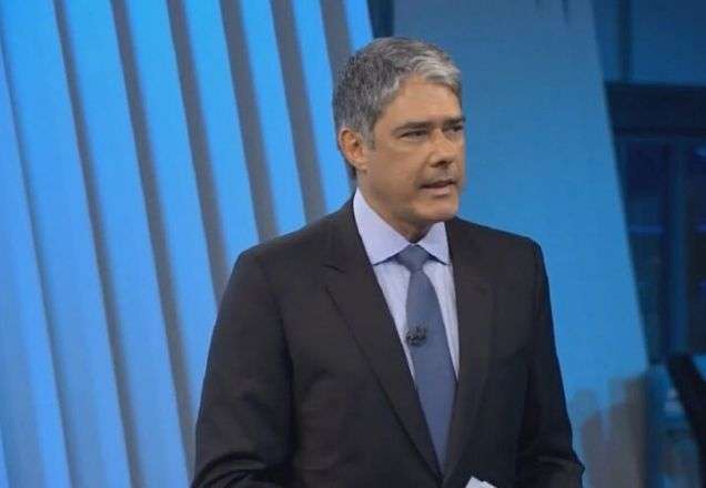 Exclusivo: William Bonner vira garçom e serve mesa em restaurante