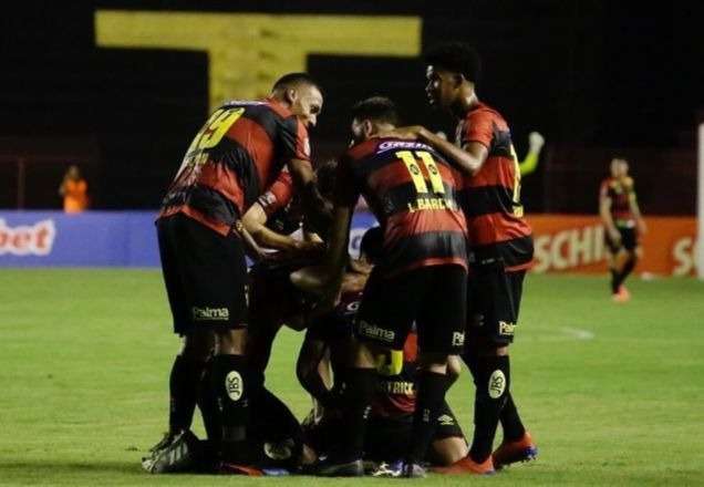 Sport comemorando gol contra o Imperatriz-MA