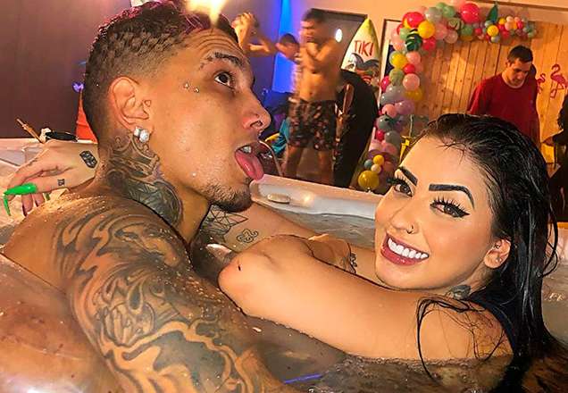 De aliança luxuosa, MC Mirella anuncia casamento com Dynho Alves