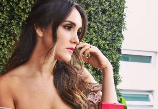 Dulce Maria, a Roberta de Rebelde, aparece com decote e fãs piram