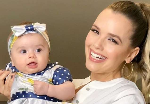 Thaeme fantasia a filha Liz para o Carnaval; veja foto