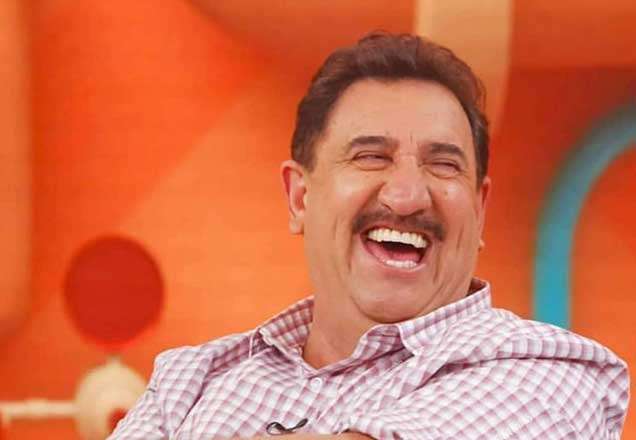 O apresentador Ratinho sorrindo