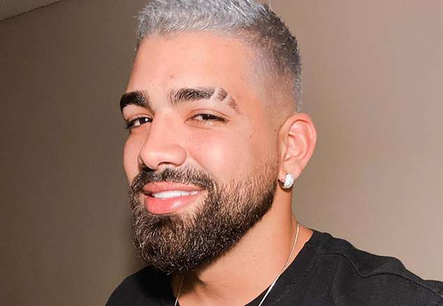 Emocionado, Dilsinho lamenta morte de familiar durante o Carnaval