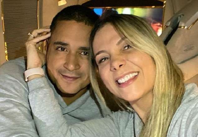 Xanddy e Carla Perez posam em barco: "Por aqui estamos vivendo"
