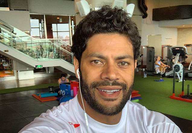 Após separação conturbada, Hulk Paraíba posa coladinho com sobrinha da ex-mulher