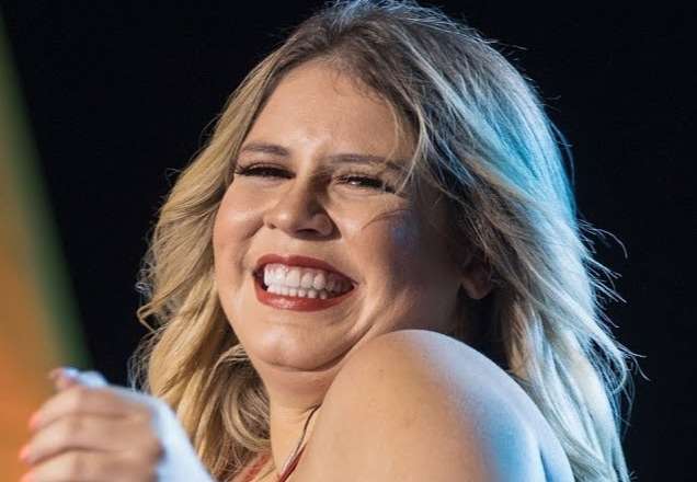 Em dia de show, Marília Mendonça exibe o filho e desabafa: "Saudade"