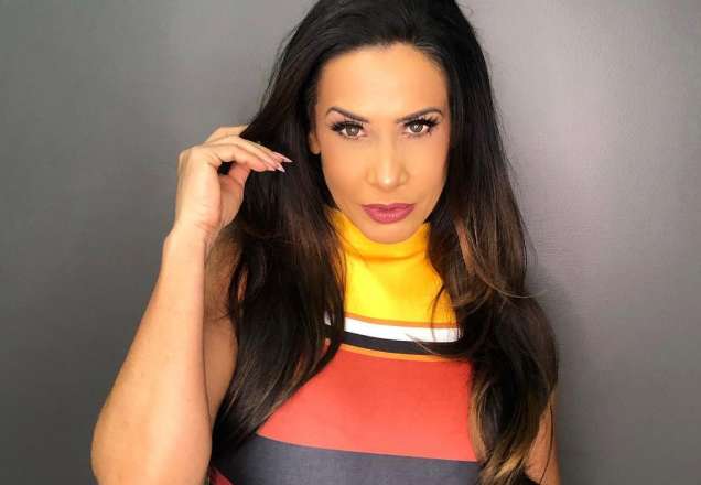 Scheila Carvalho exibe barriga chapada em foto nos EUA
