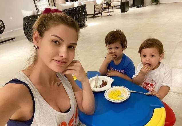 Andressa Suita faz tatuagem em homenagem aos filhos e encanta web