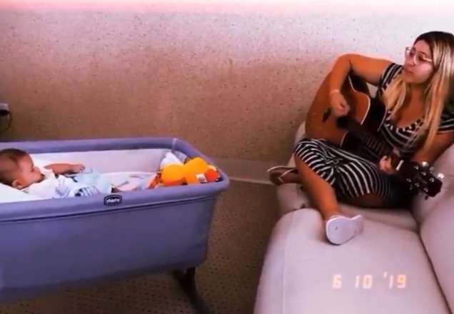 Muito fofo: Marília Mendonça canta para filho bebê e encanta internet
