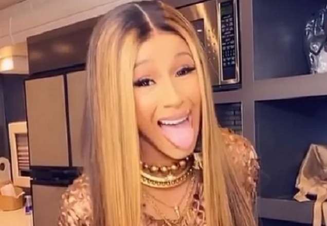 Cardi B vira meme ao se desesperar com novo coronavírus