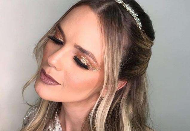 Thaeme posta foto com barrigão e encanta internautas