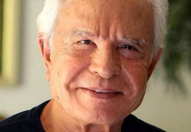 Aos 92 anos, Cid Moreira mantém vida intensa mesmo em isolamento em sítio