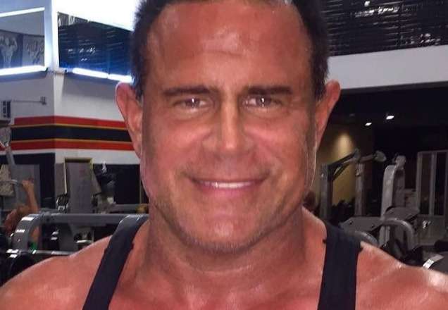 Ator de "Homem de Ferro 2" é preso vendendo falsa cura para Covid-19