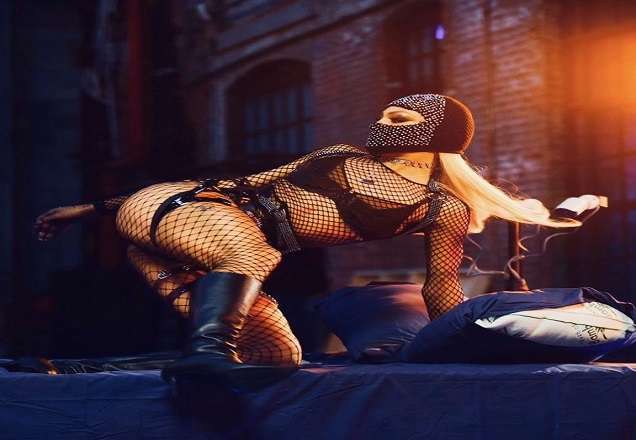 Pabllo Vittar aparece no quintal e desabafa: "Quero balada"
