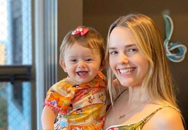 Thaeme se desespera com primeira queda da filha, Liz