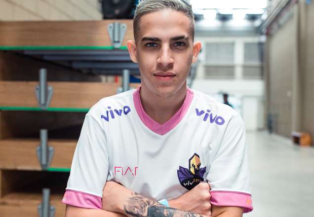 Jogador de Free Fire da Vivo Keyd morre em acidente de carro