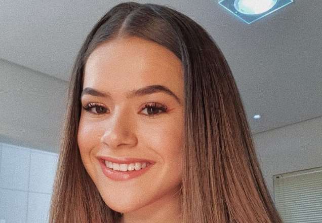 Maisa muda dieta e mostra cintura fininha