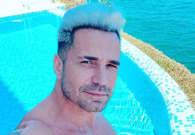 Latino revela que precisava fazer amor 10 vezes por dia