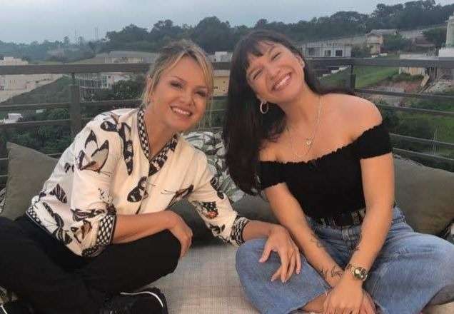 Melhores Momentos: Eliana entrevista Priscilla Alcantara e recebe Turma do Pagode
