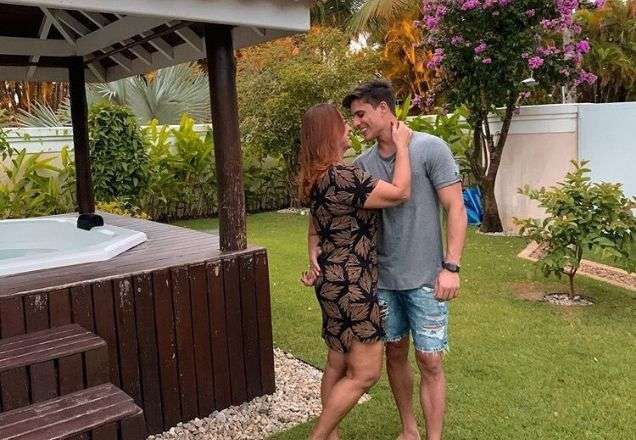 Mãe de Neymar  não sabia que namorado é bissexual