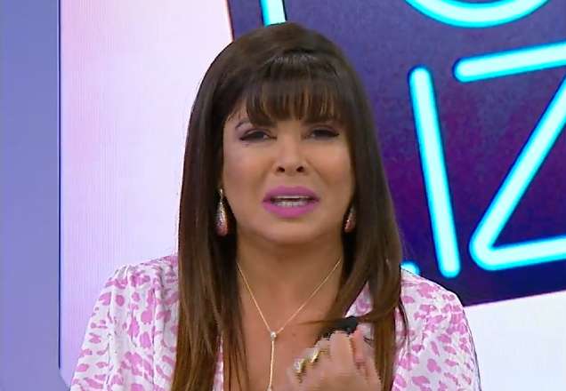 Mara Maravilha vai às lágrimas ao dizer que, após 4 anos, conseguiu adotar seu filho